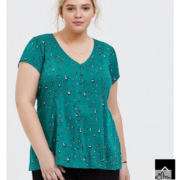 TORRID✨Lace Up Back Challis Tee - Picture 4 of 8